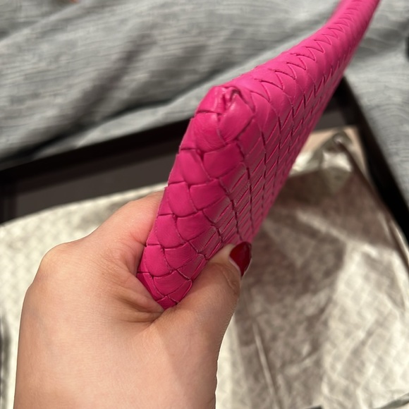 💯% AUTHENTIC BOTTEGA VENETA IPAD CASE - Picture 5 of 6